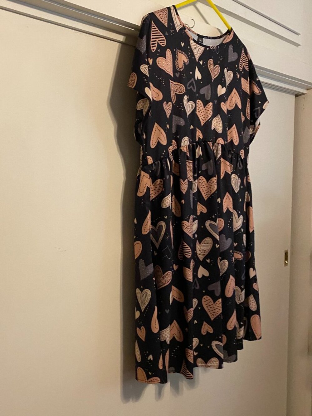Really cute black, empire style dress, covered w/hearts, size 0XL* - Picture 3 of 9